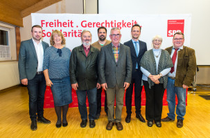Landrat Florian Töpper mit den Kandidatinnen und Kandidaten aus dem Oberland