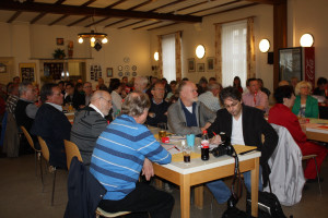 Die Delegierten der Kreiskonferenz mit Presse